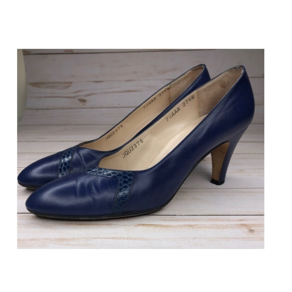 Salvatore Ferragamo Vintage Blue Snake Print Pumps Heels Sz 7.5AAA - Picture 2 of 16